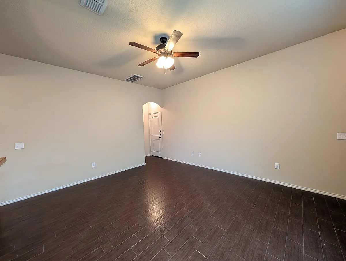 Building Photo - 669 Creekside Cir
