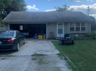 409 Iowa St, Hills, IA 52235