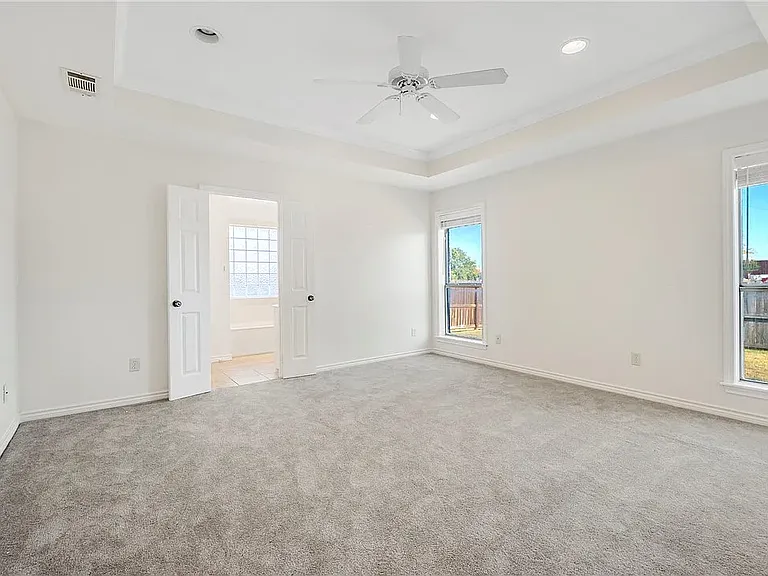 1604 Winfield Ct — Photo 4