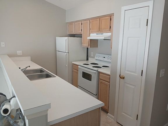 4th image of 448 Red River Ct. #39H