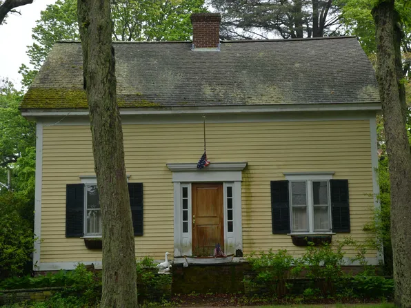 21 High St, Bristol, RI 02809