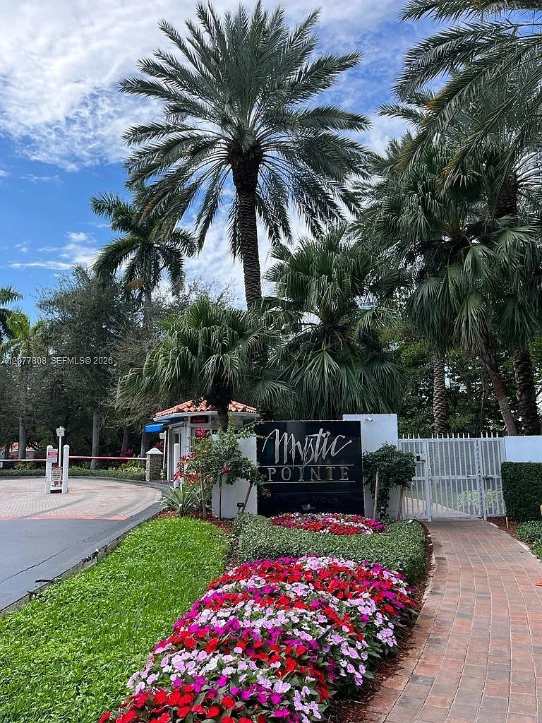 Mystic Pointe Tower 500 C — Photo 4