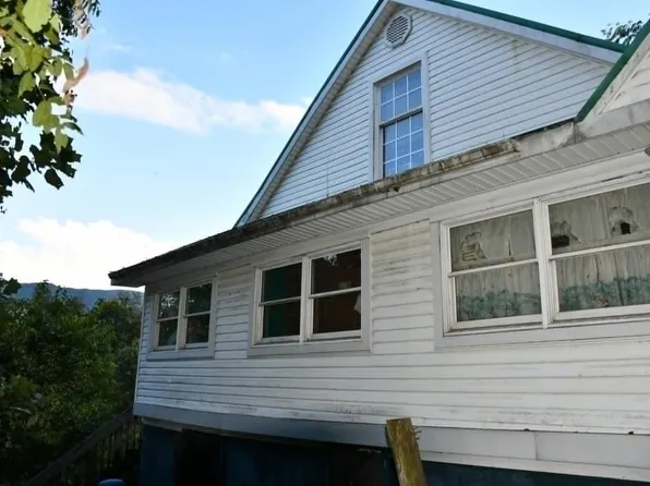 2617 E Cross Roads Dr, Lebanon, VA 24266