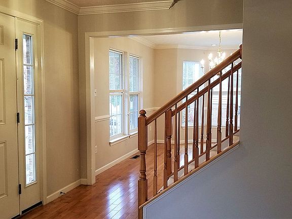 5th image of 100 Pembroke Ct