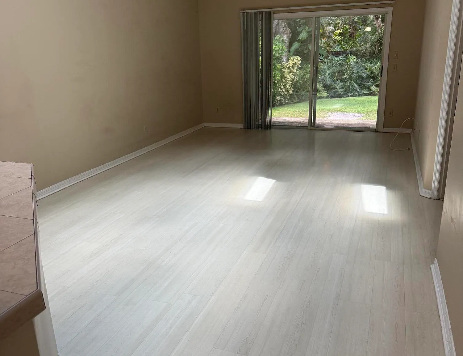 2 bed, 2.0 bath, 971 sqft, $1,895 — Photo 4