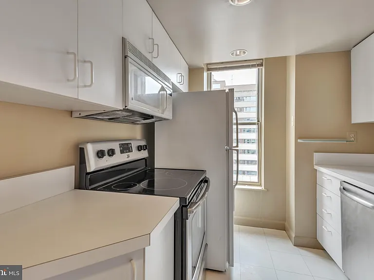 601 Pennsylvania Ave NW #805 — Photo 14