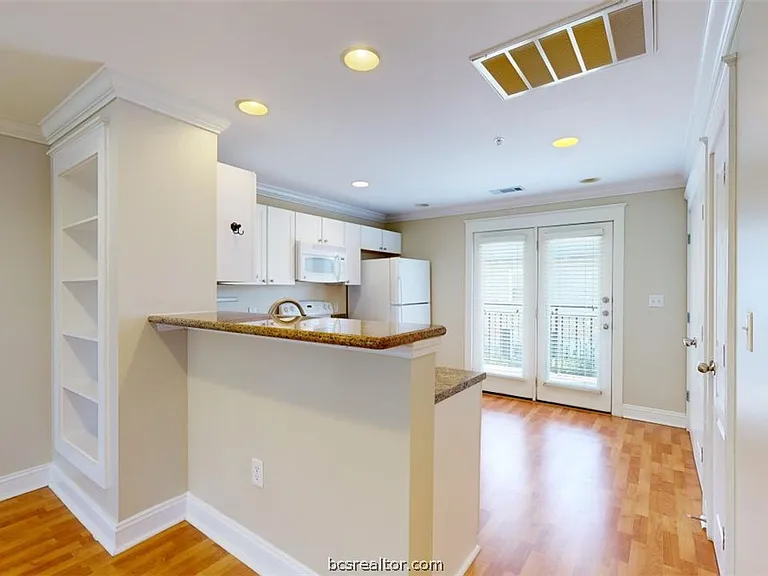 1725 Harvey Mitchell Pkwy S #1721 — Photo 6