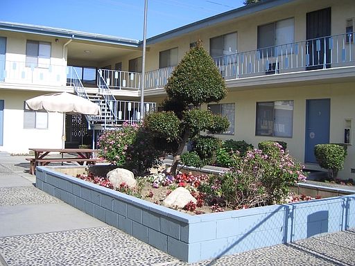 5th image of 731 N Azusa Ave APT 12
