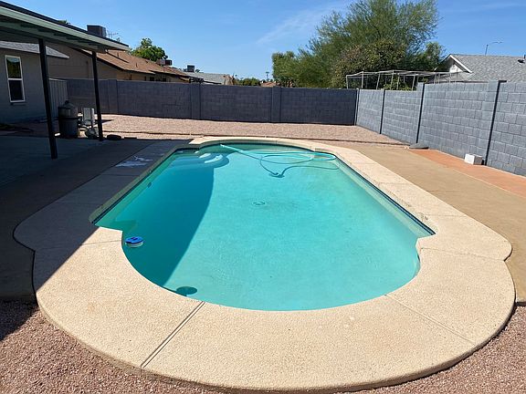 5th image of 2540 E Carmel Ave