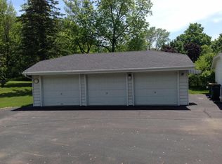 202 Kettle Moraine Dr N, Slinger, WI 53086