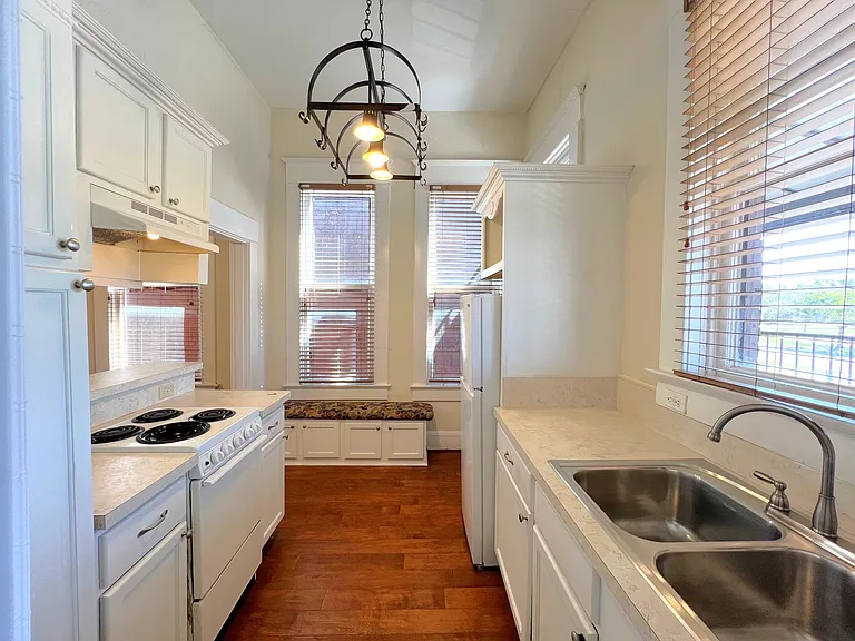 109 NW 20th St #203 — Photo 6