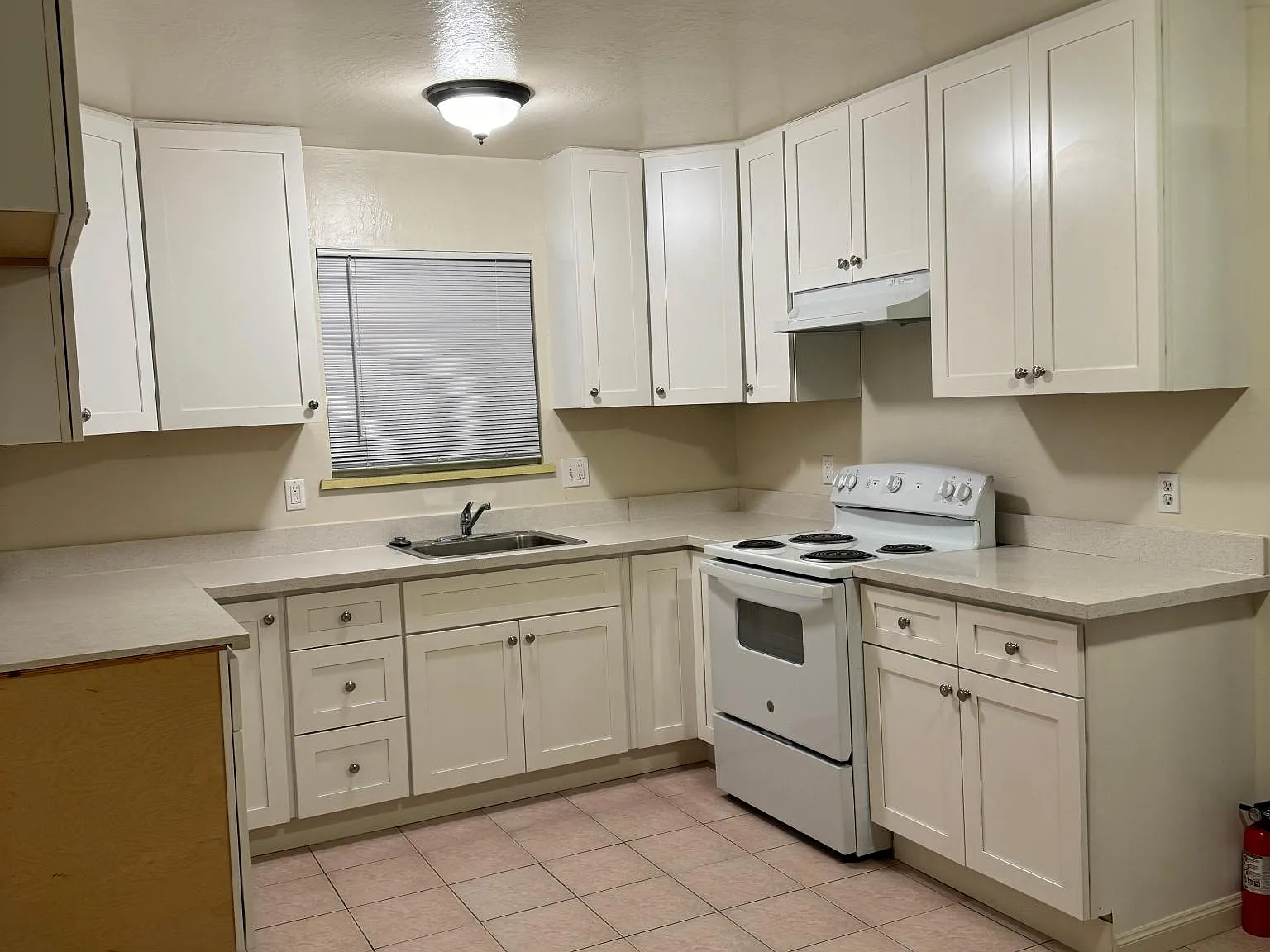 16862 Foothill Blvd — Photo 3