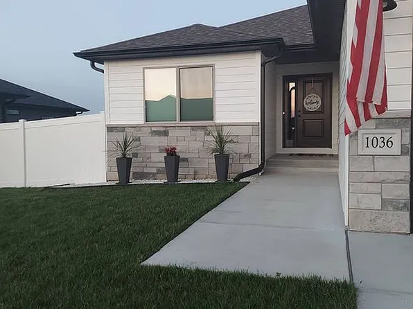 1036 N 107th St, Lincoln, NE 68527