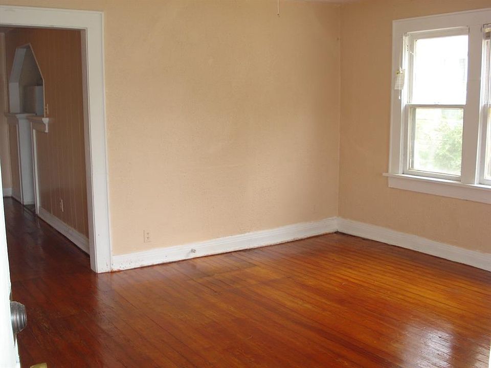 2nd image of 1225 N Page Ave