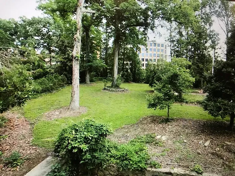 602 S Columbia St — Photo 11