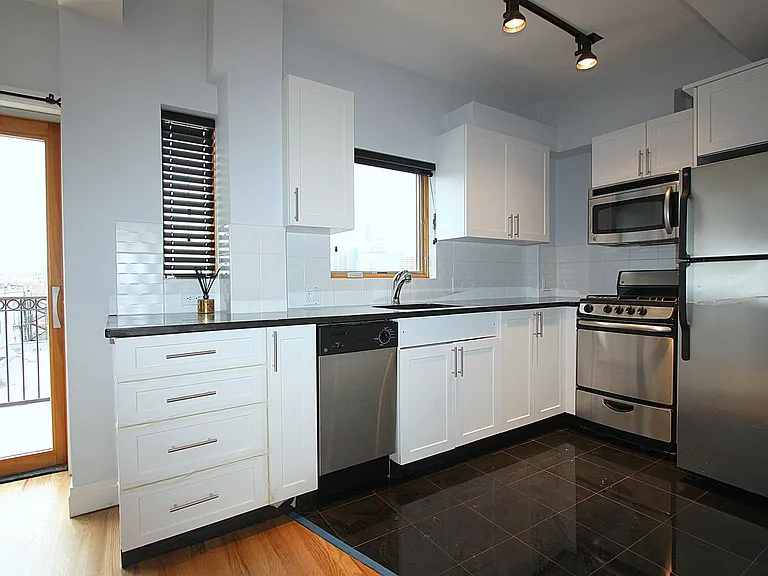 338 Grove St #4C — Photo 8