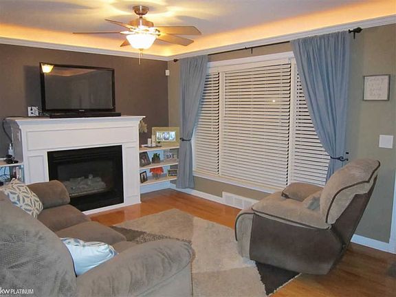 5th image of 21781 Chalon St