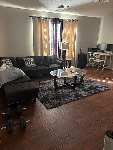 106 Trafalgar Ct Photo 1