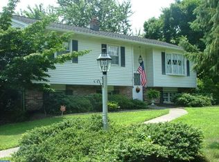 10 Edwards Dr, Wrightstown, NJ 08562