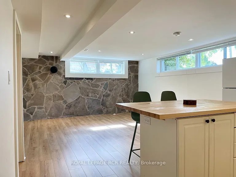 18 Watts Cres — Photo 6