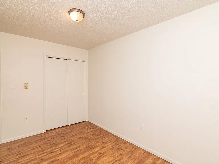4819 Marion St — Photo 11