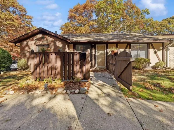 128 Sagamore Hills Drive #128, Port Jefferson Station, NY 11776