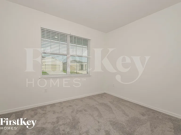 320 Corbel Ln — Photo 10