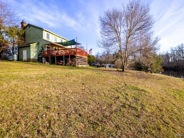 1319 Daniel Rd, Blackstone, VA 23824