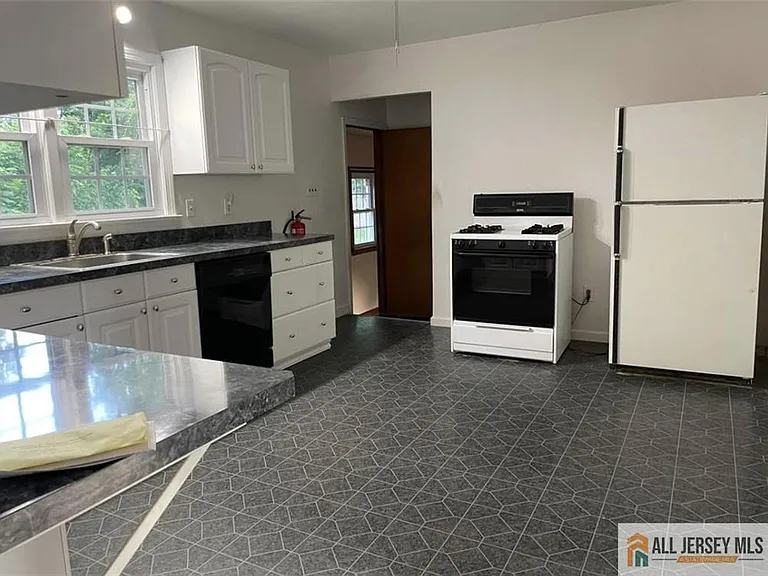 1601 W 7th St — Photo 10