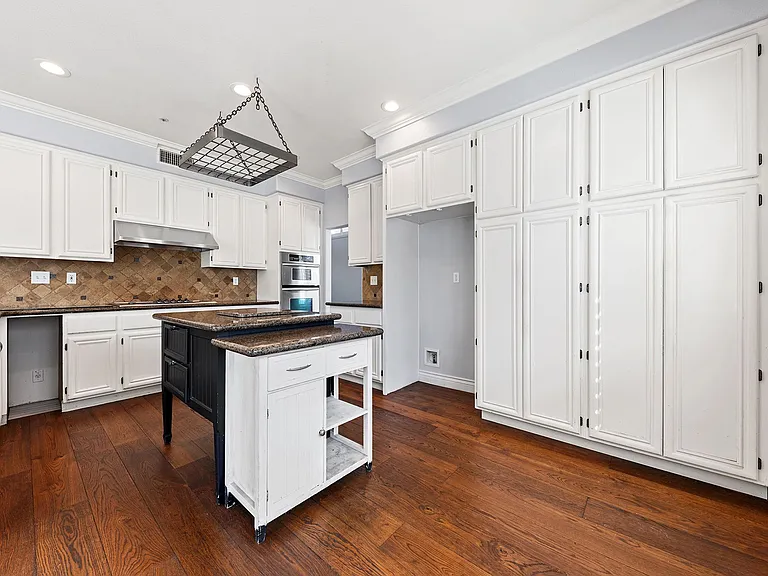 5953 Park Crest Dr — Photo 8