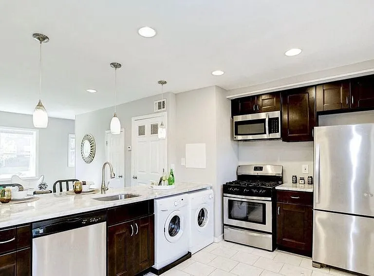 150 35th St NE — Photo 9
