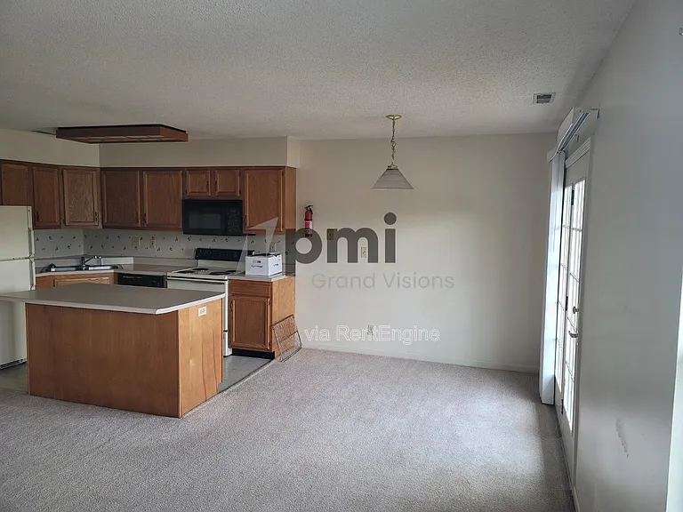1306 Arthur Ave #8 — Photo 8
