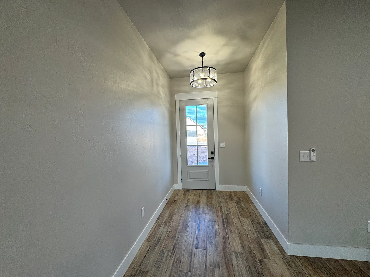 4 bed, 2100 sqft, $2,500 — Photo 3