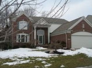 7676 Windgate Cir, West Bloomfield, MI