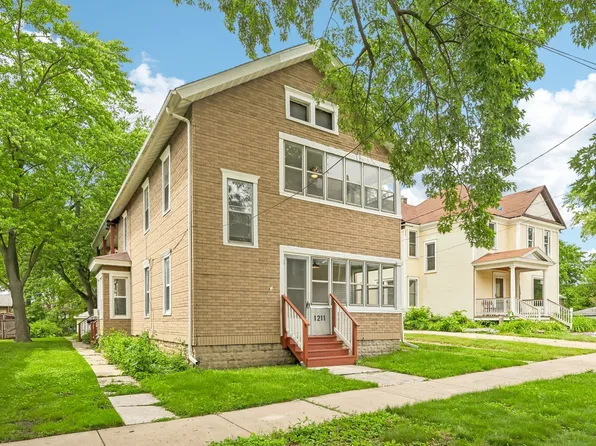 1211 S Jefferson St, Lockport, IL 60441