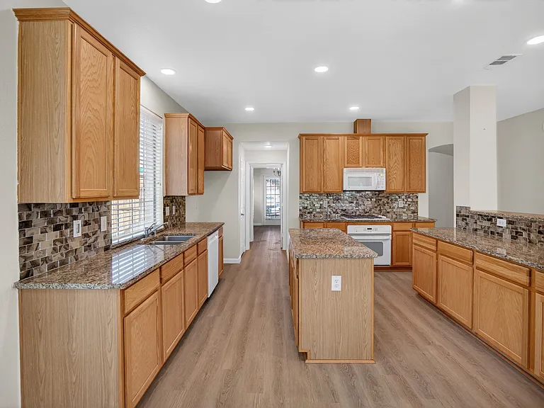 2616 Cove Dr — Photo 12