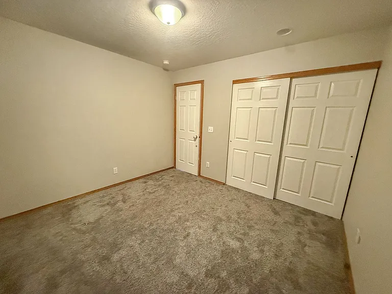 3101 Meadow Glen Ln — Photo 2