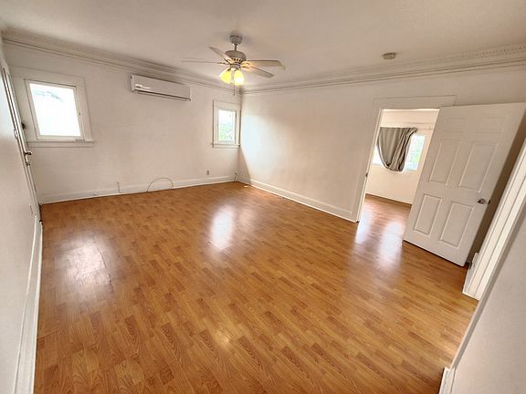 3rd image of 820 N Edgemont St