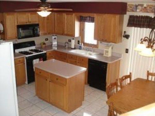2nd image of 921 Wildwood Dr