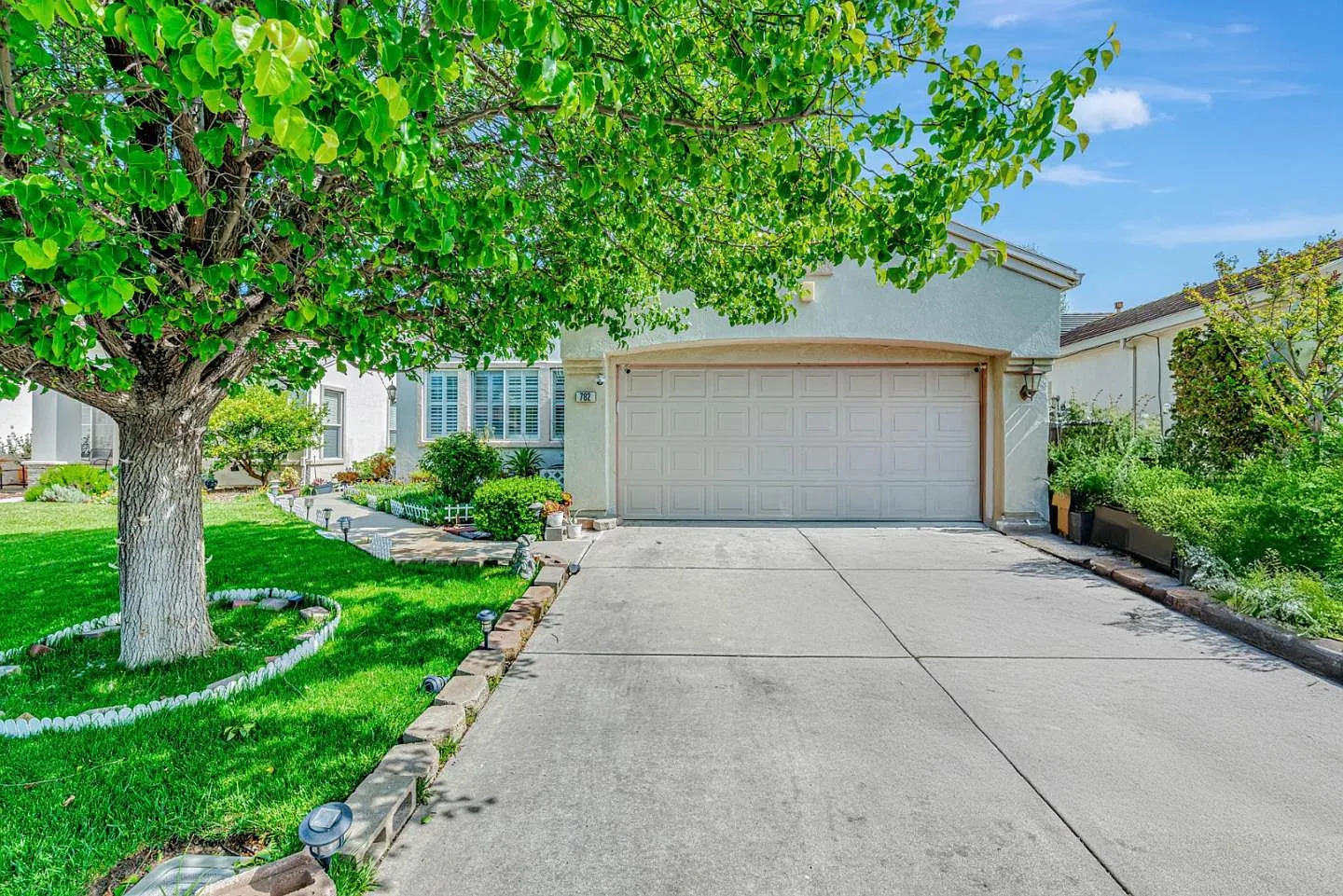 782 Oak Hill Way photo 1