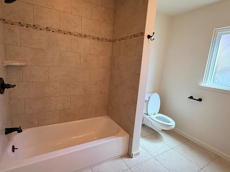 960 Forest Ave — Photo 36