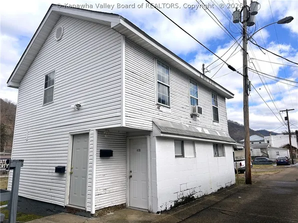 617 4th Ave, Montgomery, WV 25136