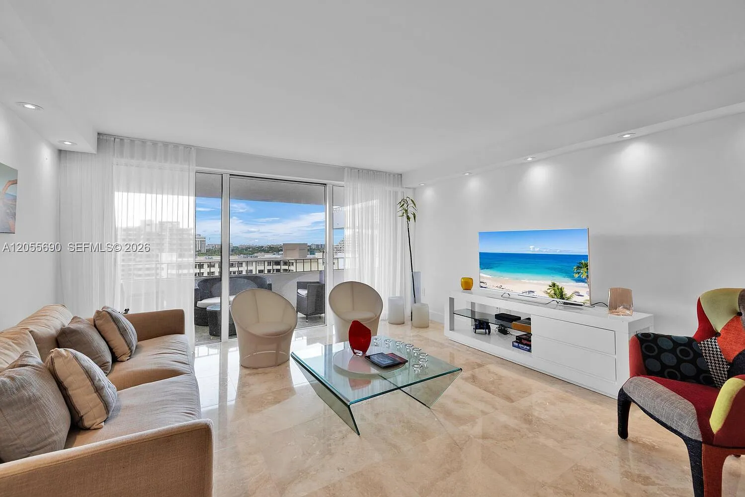 Commodore Club West Condo — Photo 1