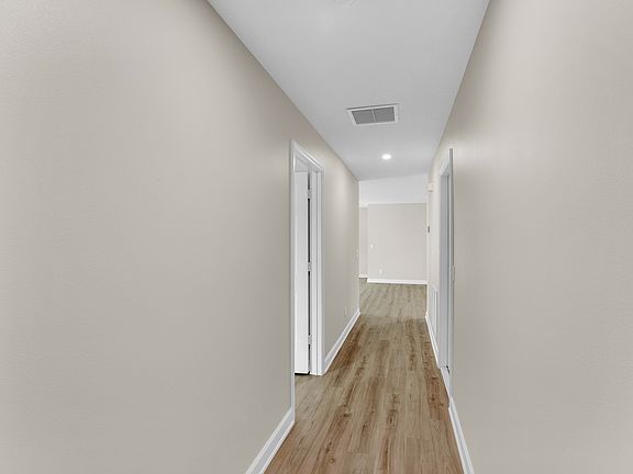 5th image of 1121 19th Ave SW