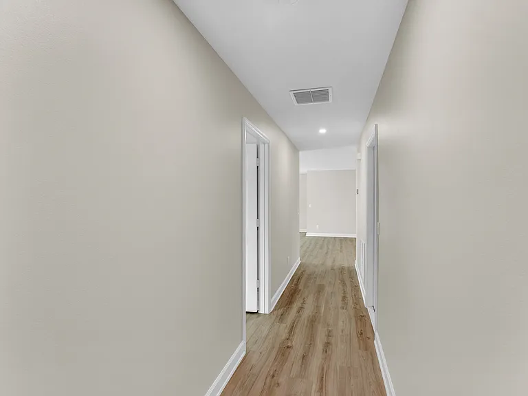 1121 19th Ave SW — Photo 5