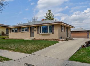 8526 W Tripoli Ave, Milwaukee, WI 53228