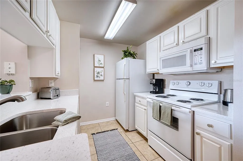 2 bed, 2.0 bath, 1241 sqft, $1,995 — Photo 4