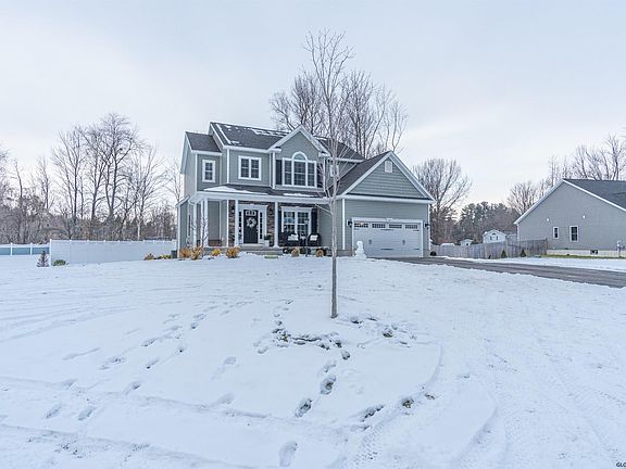 2nd image of 10 Mackenna Ct