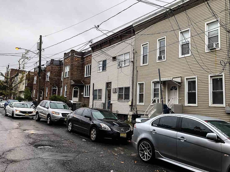 1st image of 45 Saint Pauls Ave
