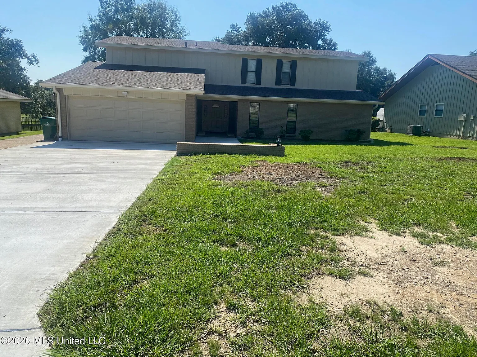 3 bed, 2.5 bath, 2400 sqft, $2,500 — Photo 1